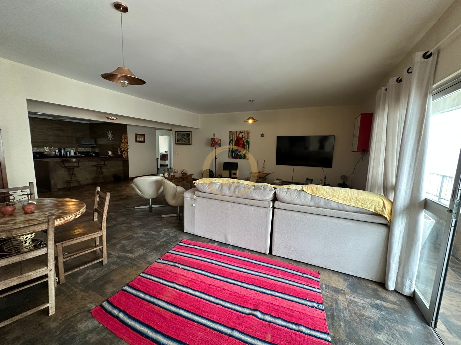 Apartamento na Praia das Pitangueiras, Guarujá - SP