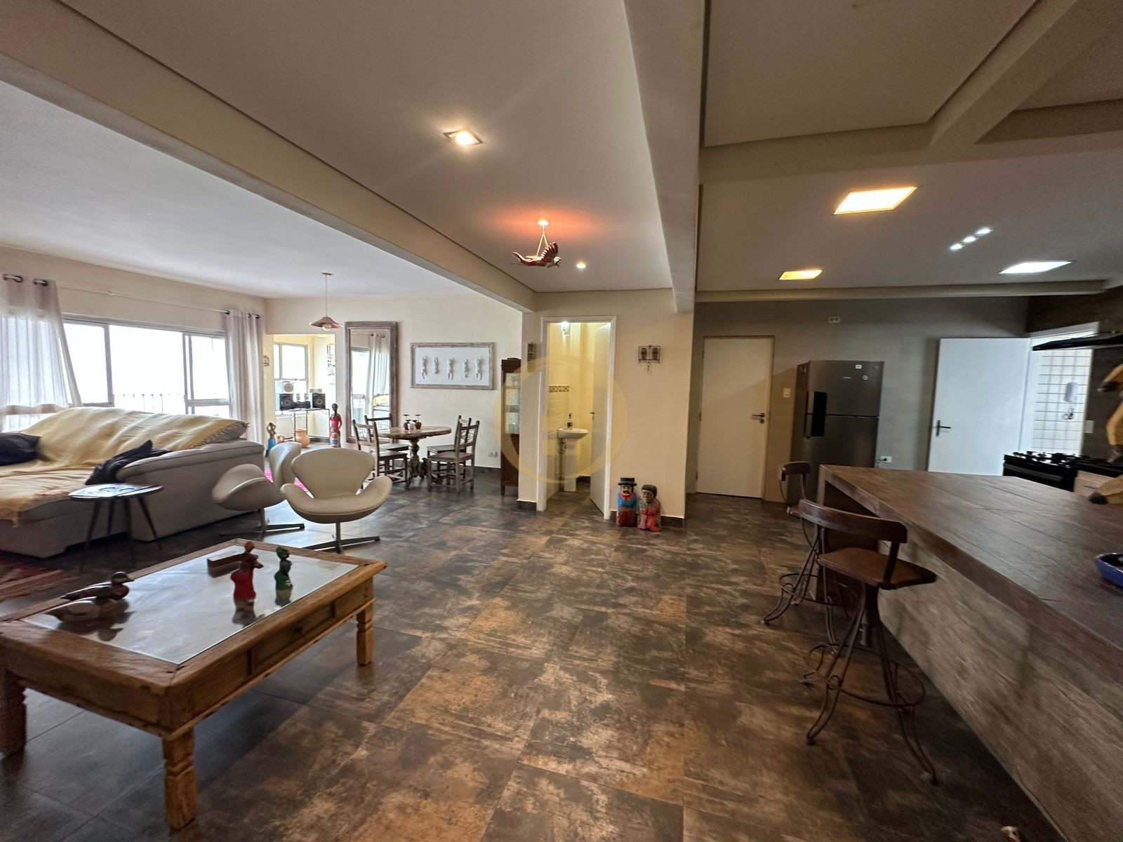 Apartamento na Praia das Pitangueiras, Guarujá - SP