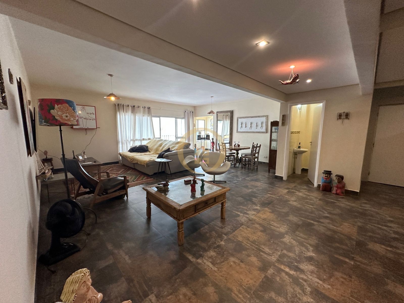 Apartamento na Praia das Pitangueiras, Guarujá - SP