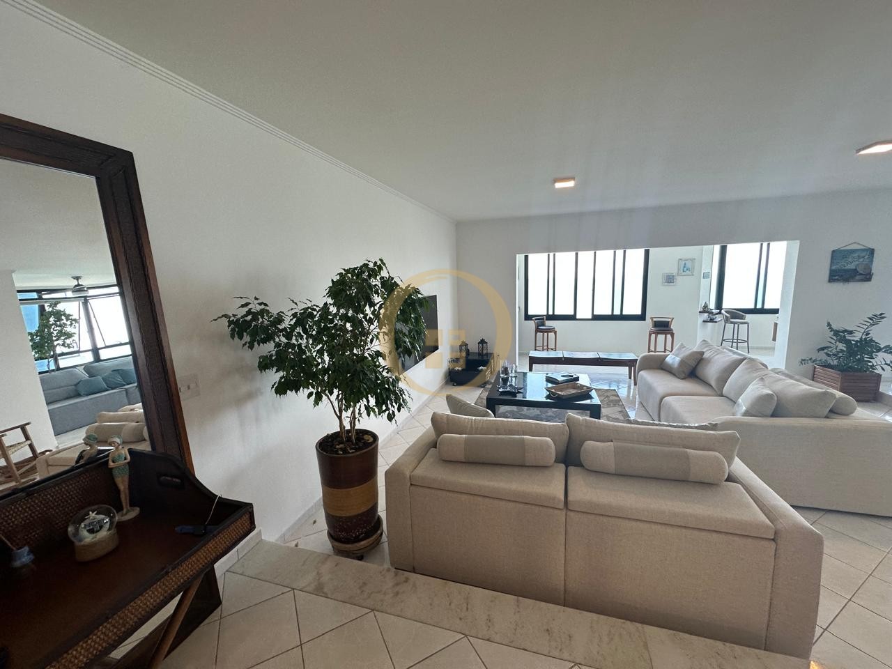 Apartamento Frente ao Mar nas Pitangueiras, Guarujá - SP