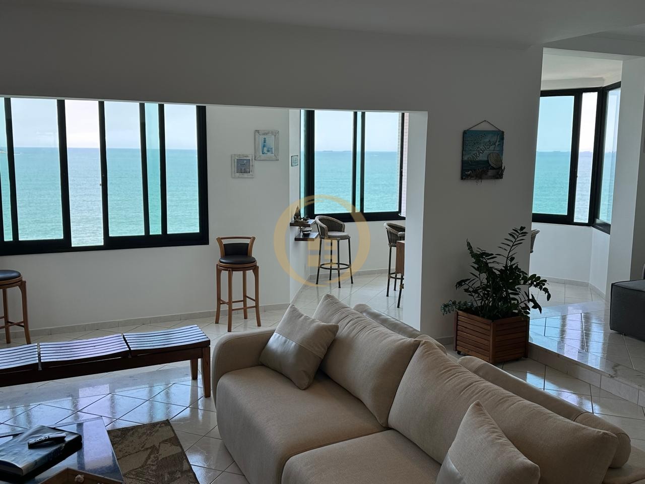 Apartamento Frente ao Mar nas Pitangueiras, Guarujá - SP