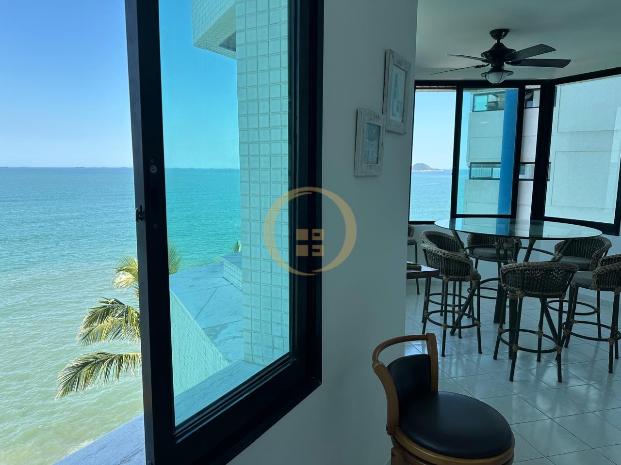 Apartamento Frente ao Mar nas Pitangueiras, Guarujá - SP