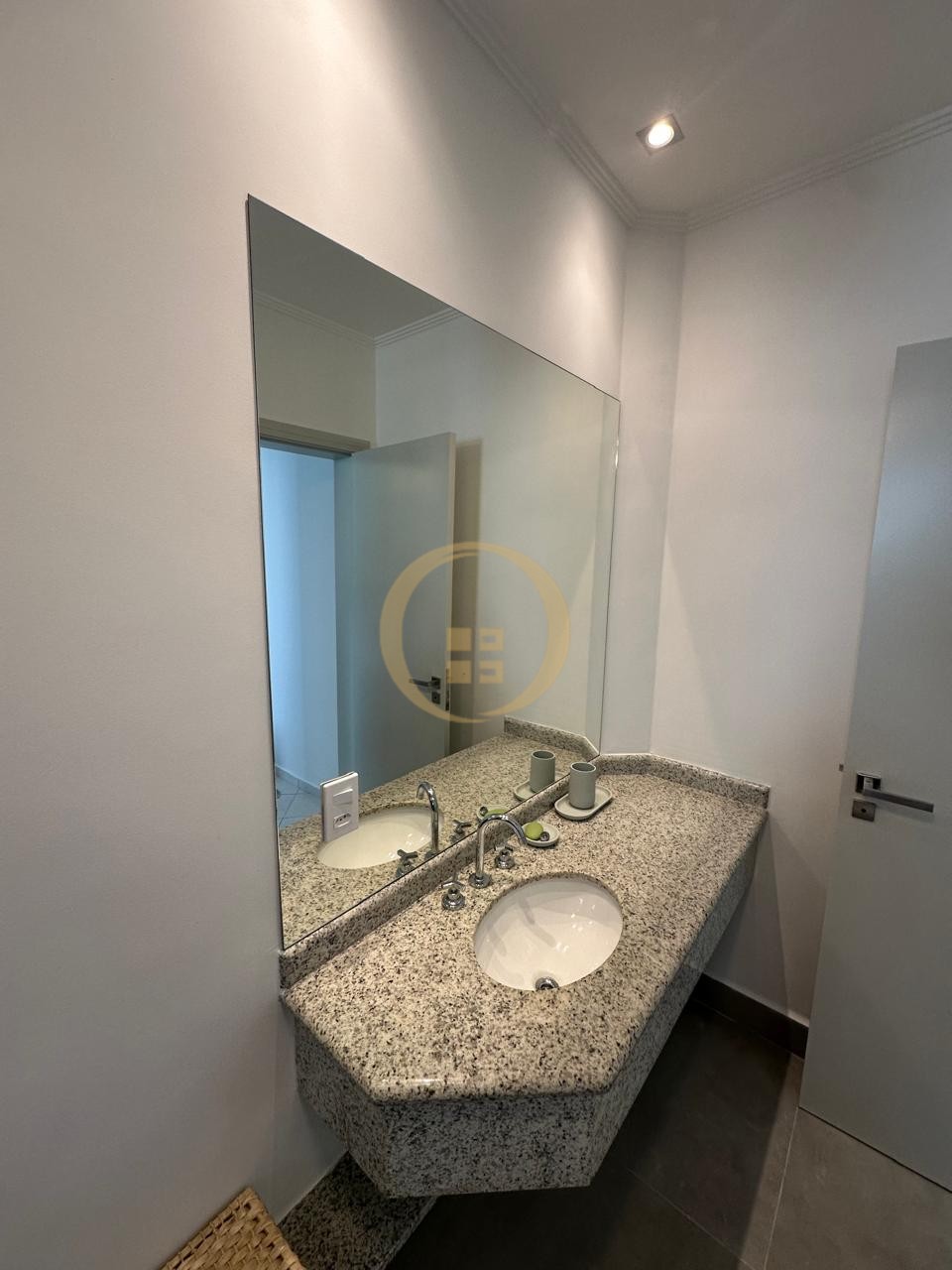Apartamento Frente ao Mar nas Pitangueiras, Guarujá - SP