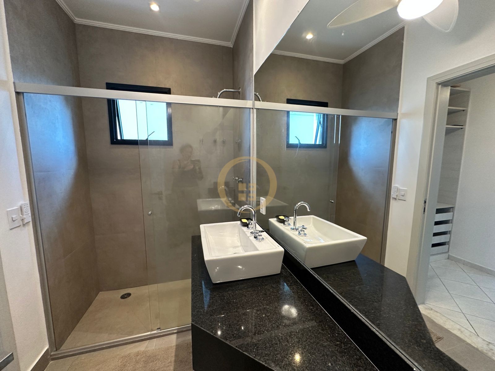 Apartamento Frente ao Mar nas Pitangueiras, Guarujá - SP