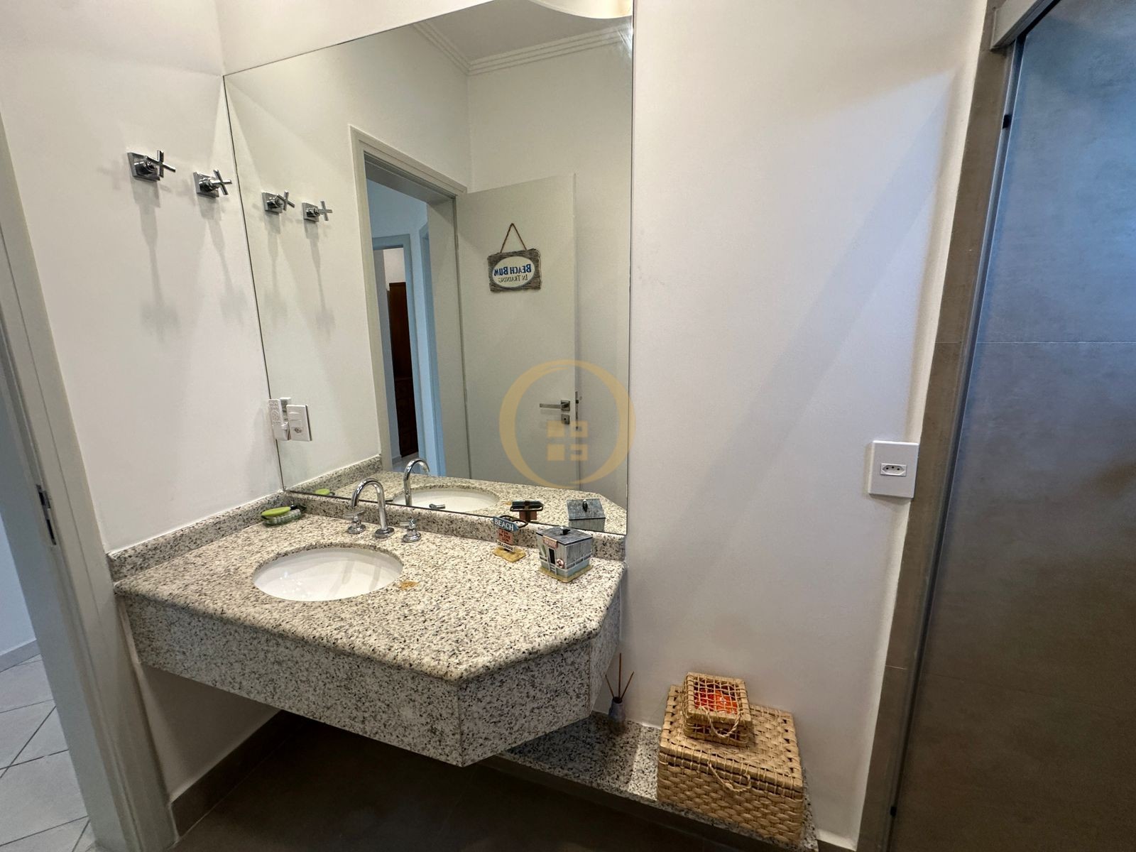 Apartamento Frente ao Mar nas Pitangueiras, Guarujá - SP