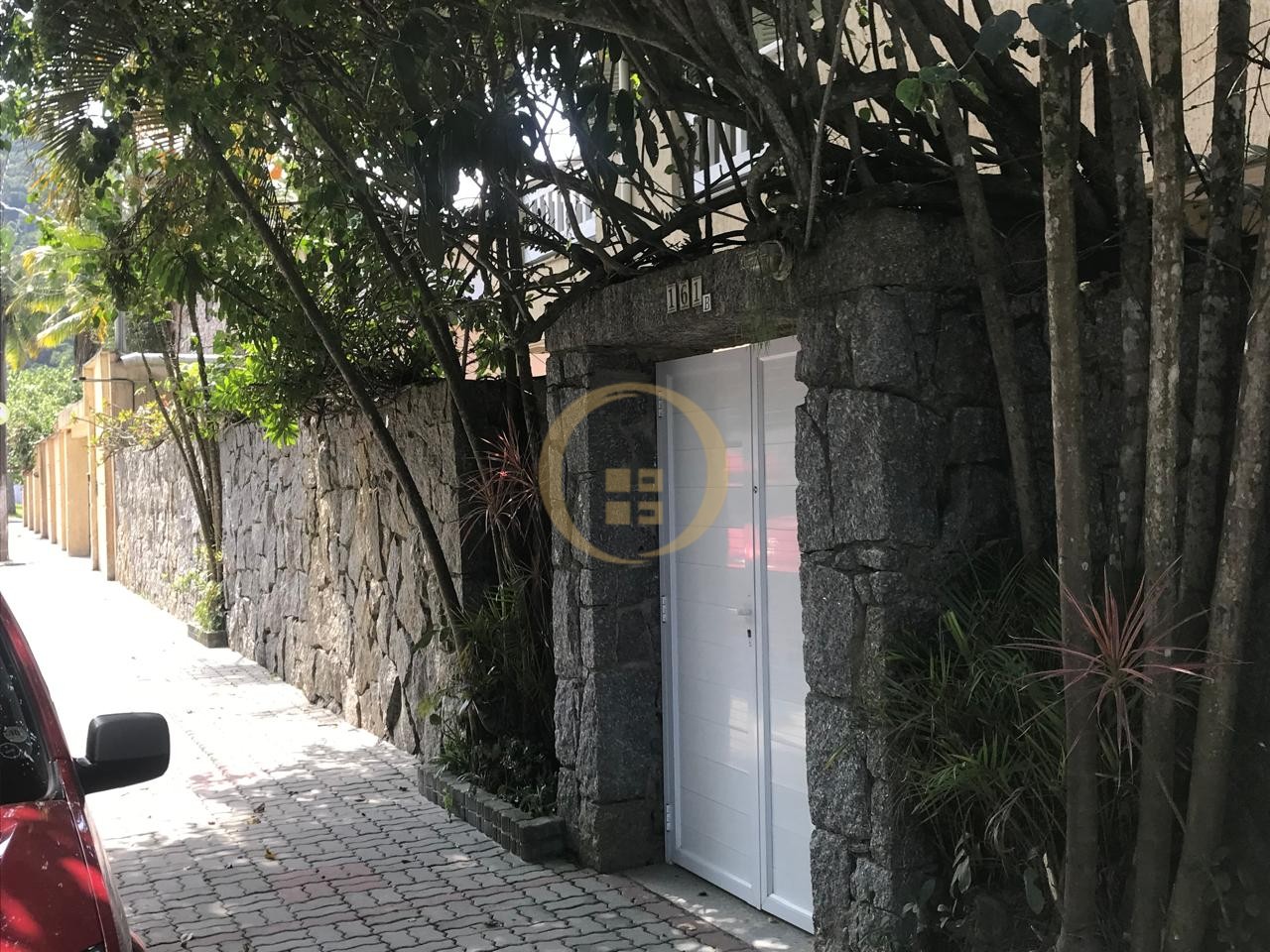 Casa Duplex à Venda no Guaiuba - Guarujá