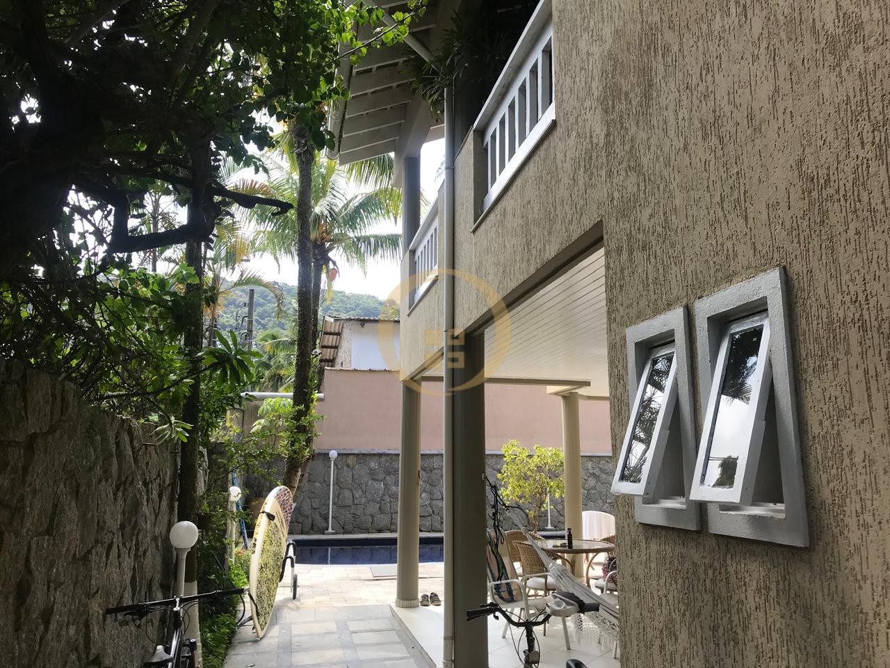 Casa Duplex à Venda no Guaiuba - Guarujá