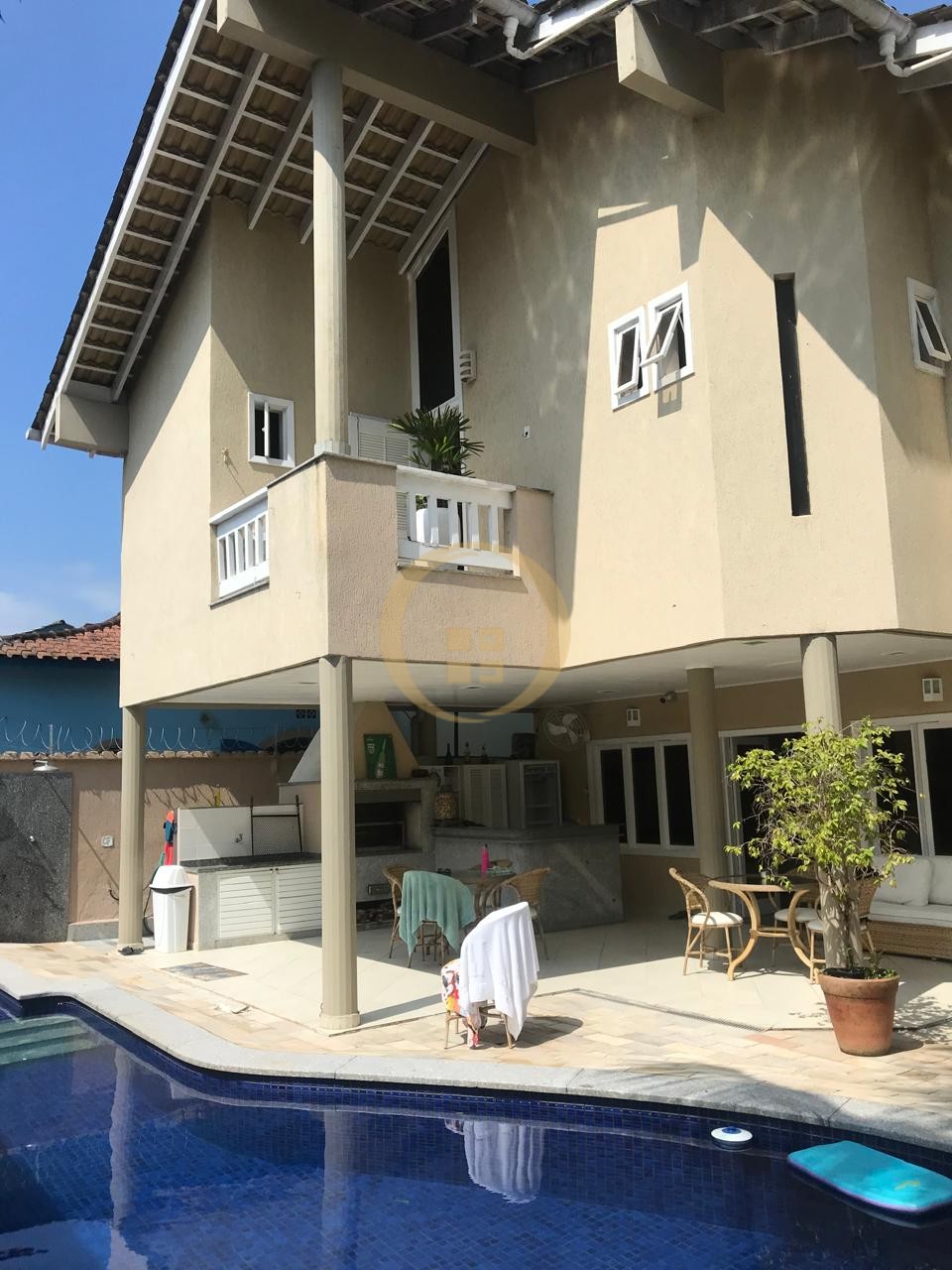 Casa Duplex à Venda no Guaiuba - Guarujá
