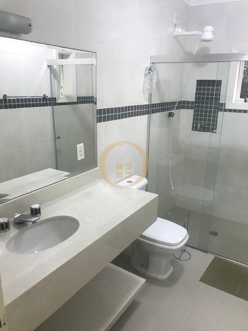 Casa Duplex à Venda no Guaiuba - Guarujá