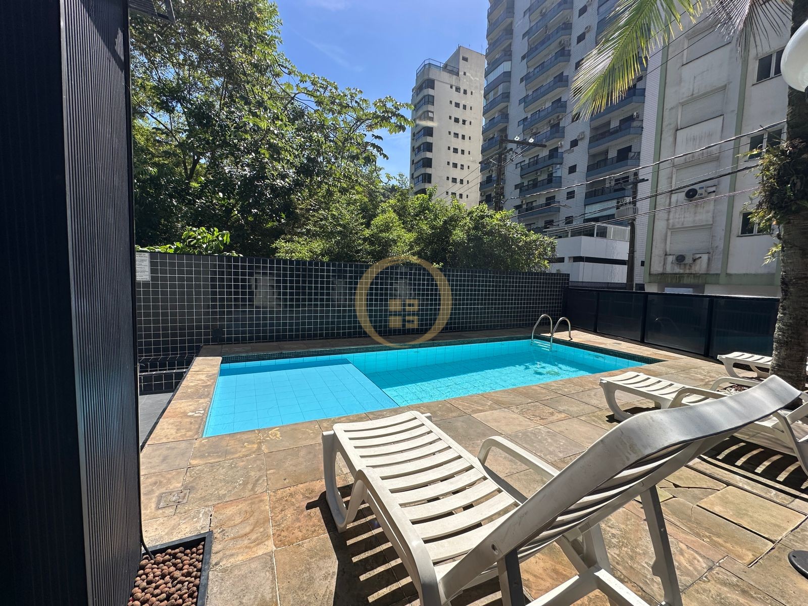 Apartamento na Praia das Pitangueiras, Guarujá - SP