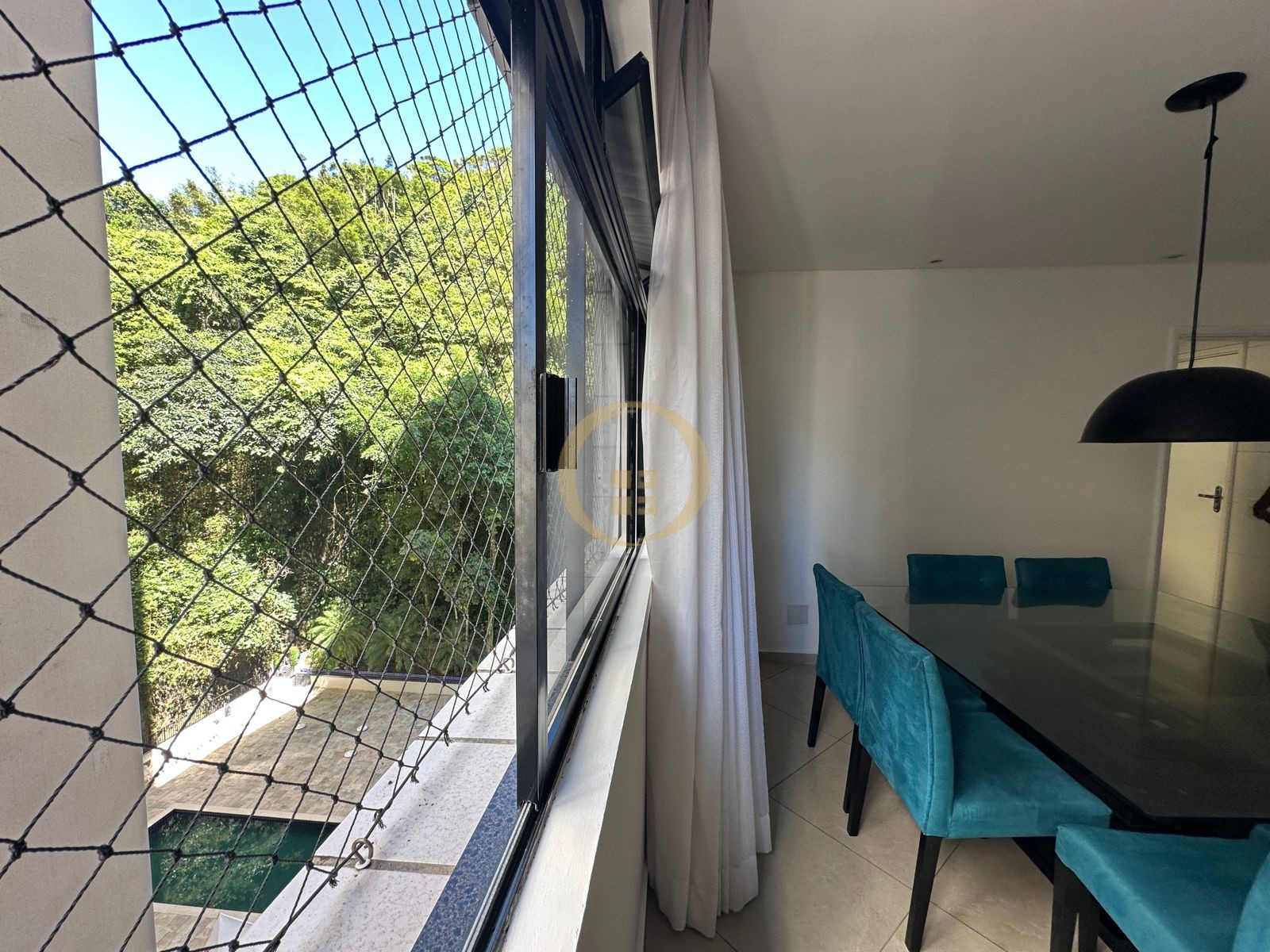 Apartamento na Praia das Pitangueiras, Guarujá - SP
