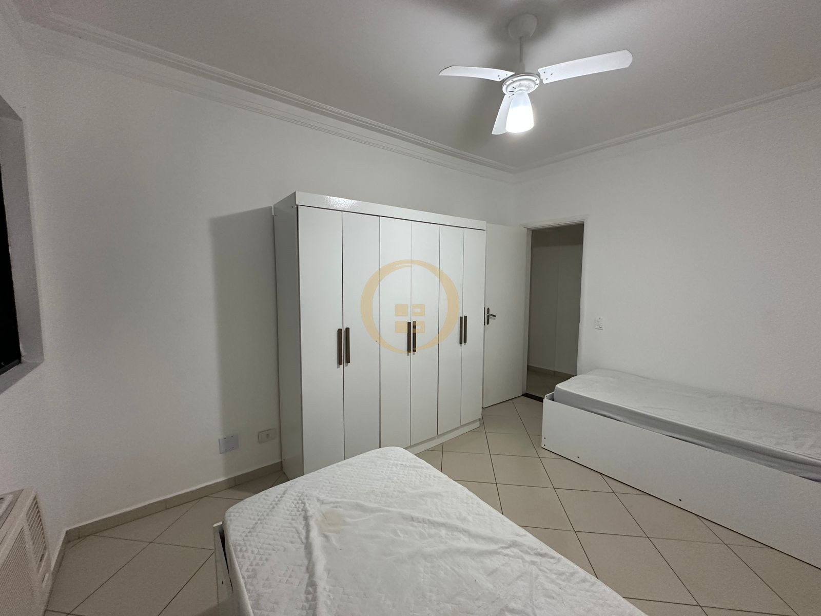 Apartamento na Praia das Pitangueiras, Guarujá - SP