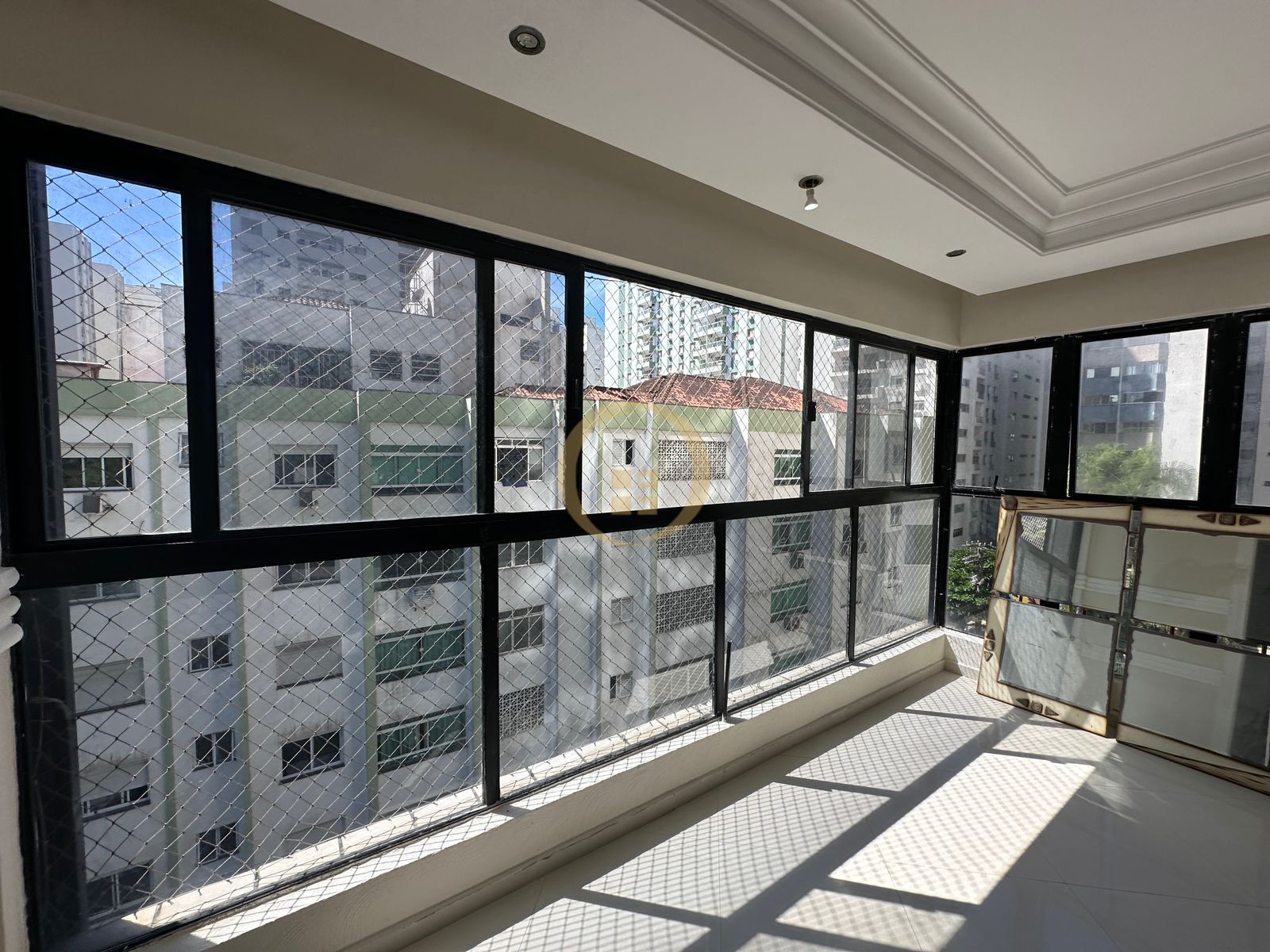 Apartamento na Praia das Pitangueiras, Guarujá - SP