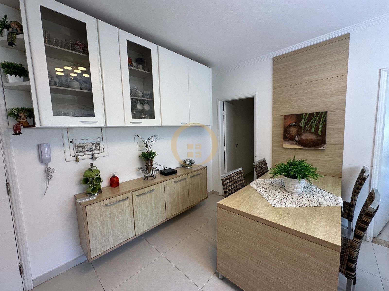 Apartamento na Praia das Pitangueiras, Guarujá - SP