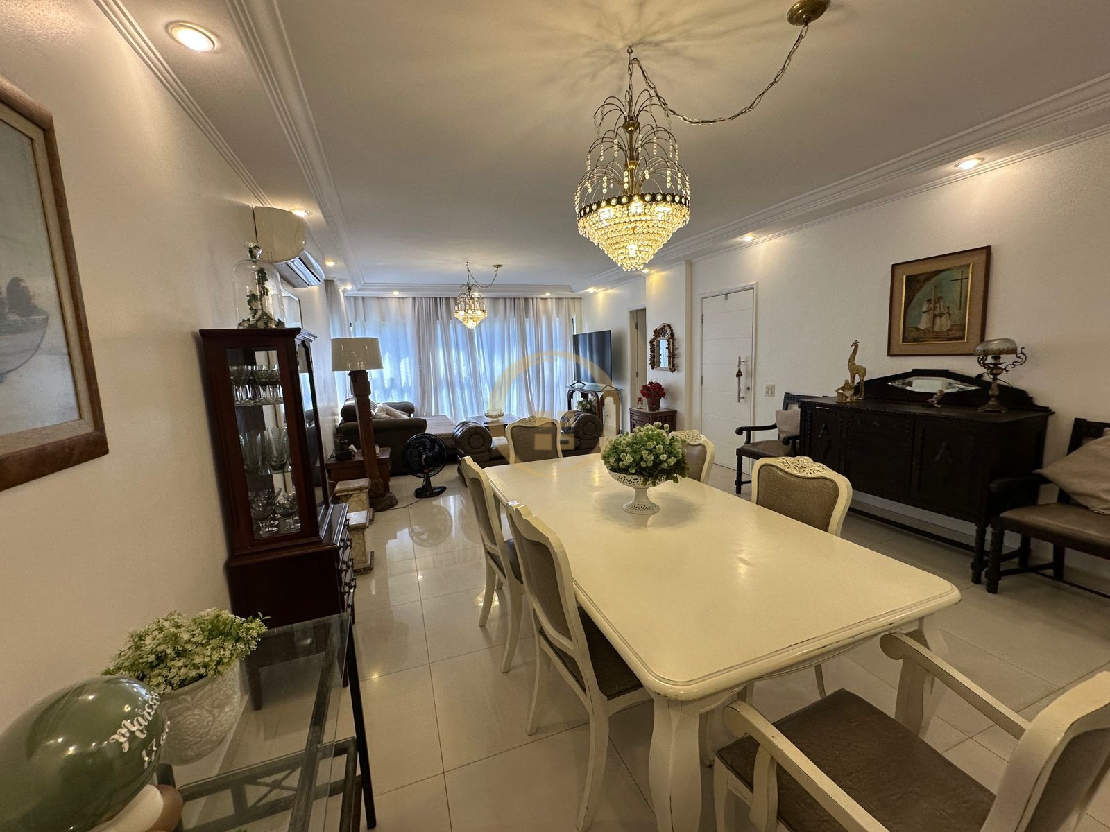 Apartamento na Praia das Pitangueiras, Guarujá - SP