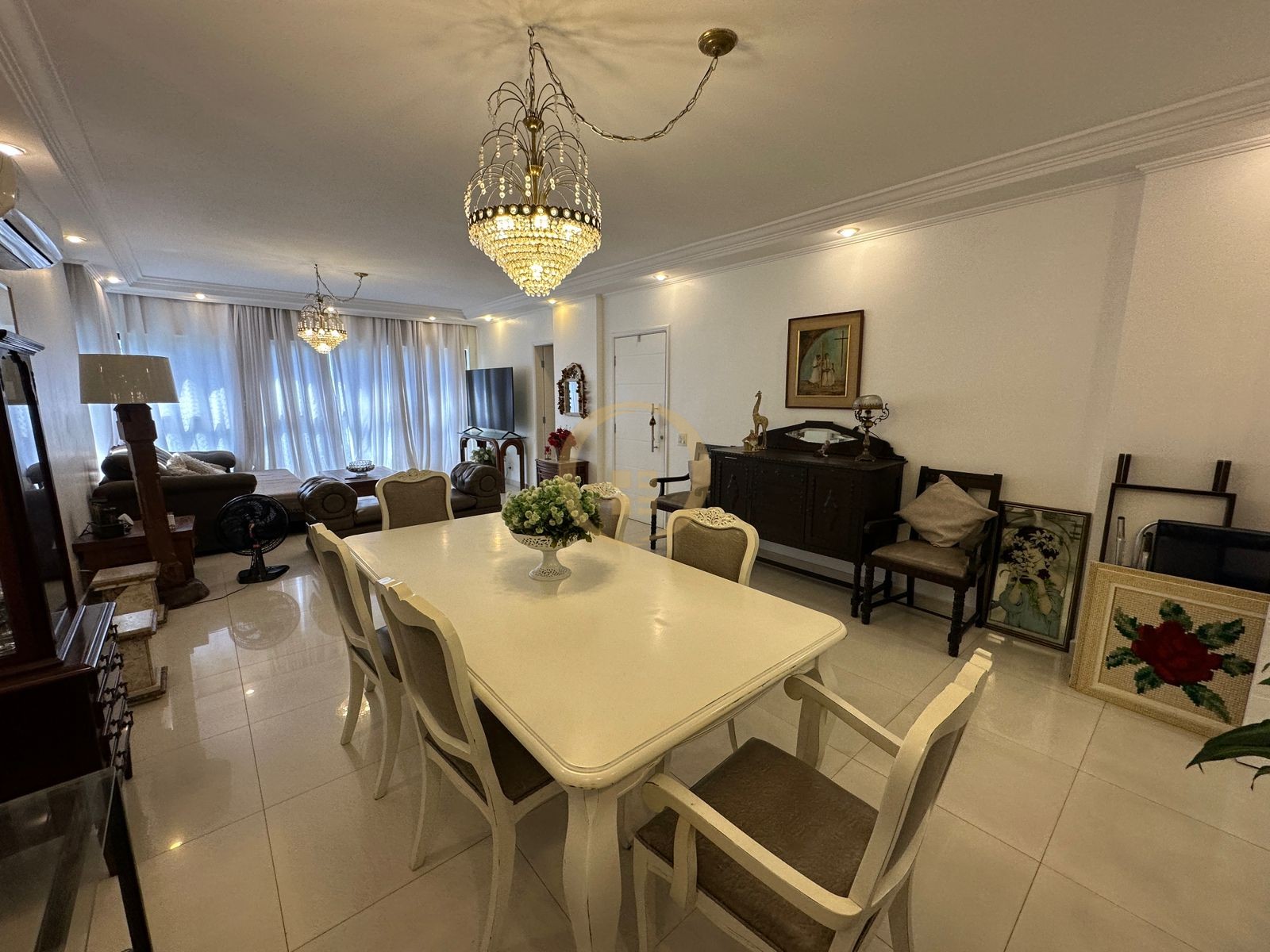 Apartamento na Praia das Pitangueiras, Guarujá - SP
