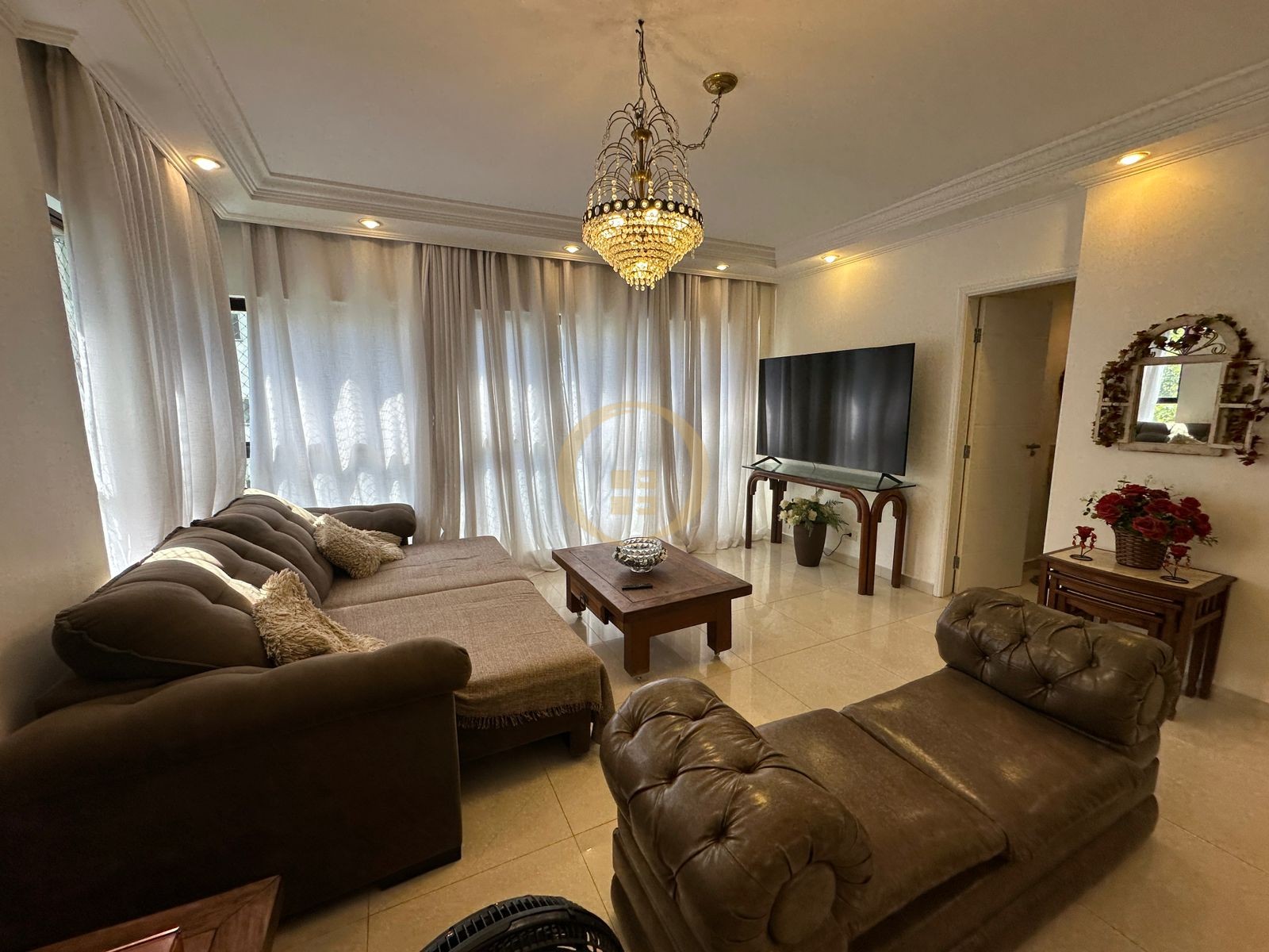 Apartamento na Praia das Pitangueiras, Guarujá - SP