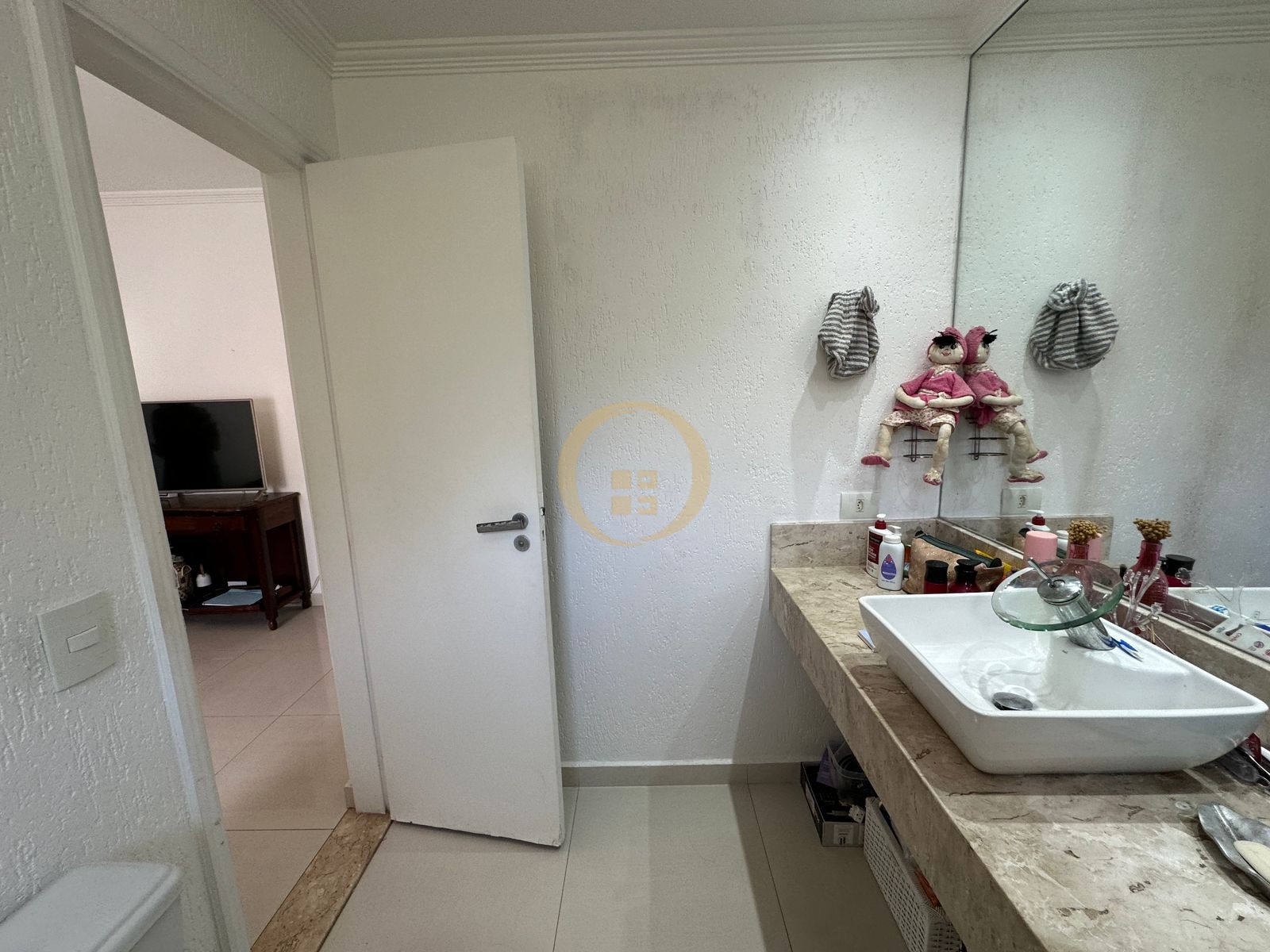 Apartamento na Praia das Pitangueiras, Guarujá - SP