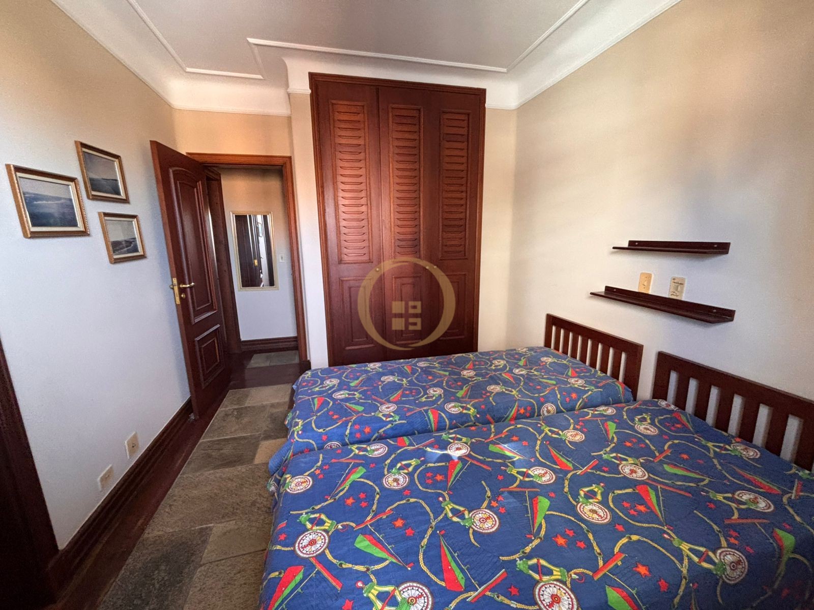 Apartamento na Praia da Enseada, Guarujá - SP