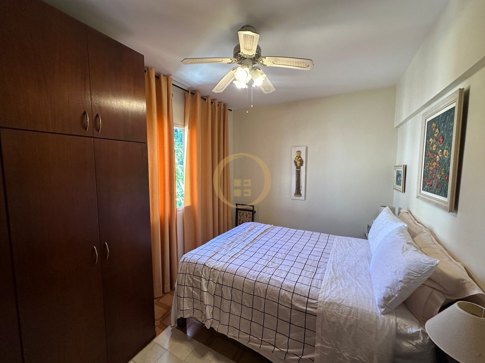 Apartamento na Praia da Enseada, Guarujá - SP