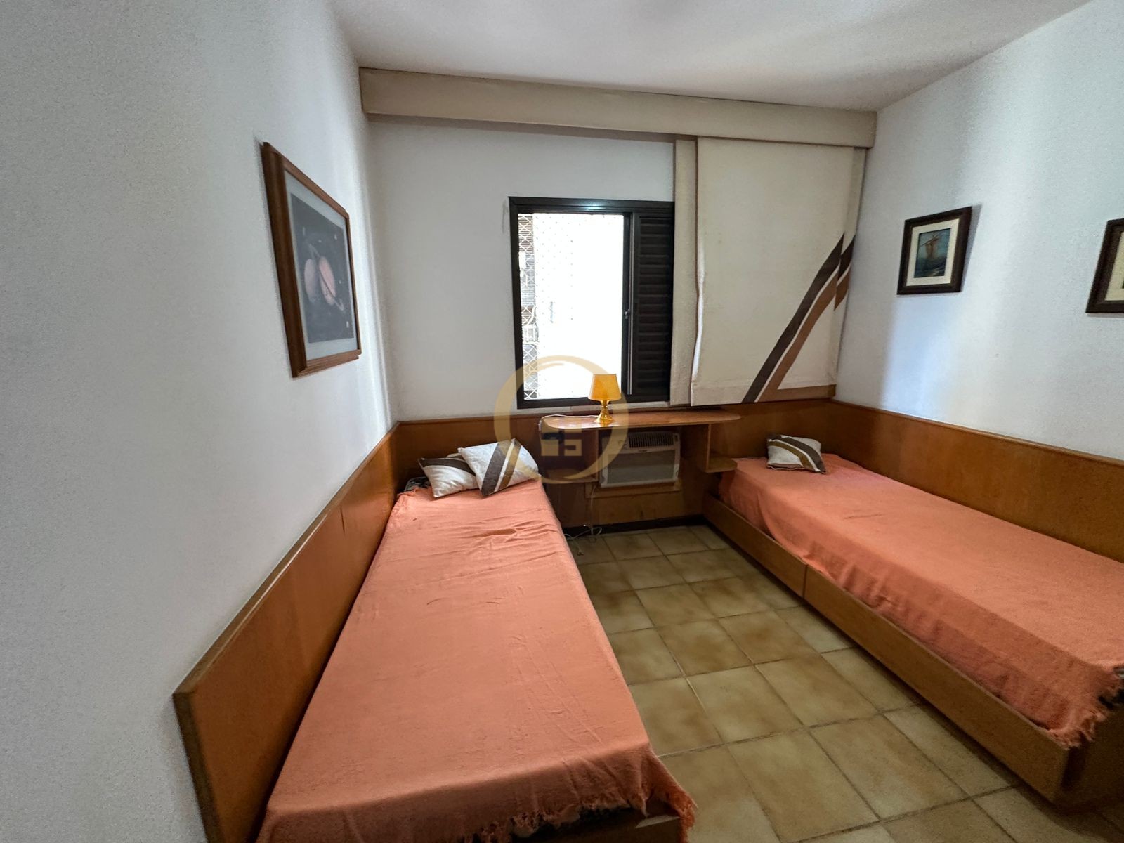 Apartamento na Praia das Pitangueiras, Guarujá - SP