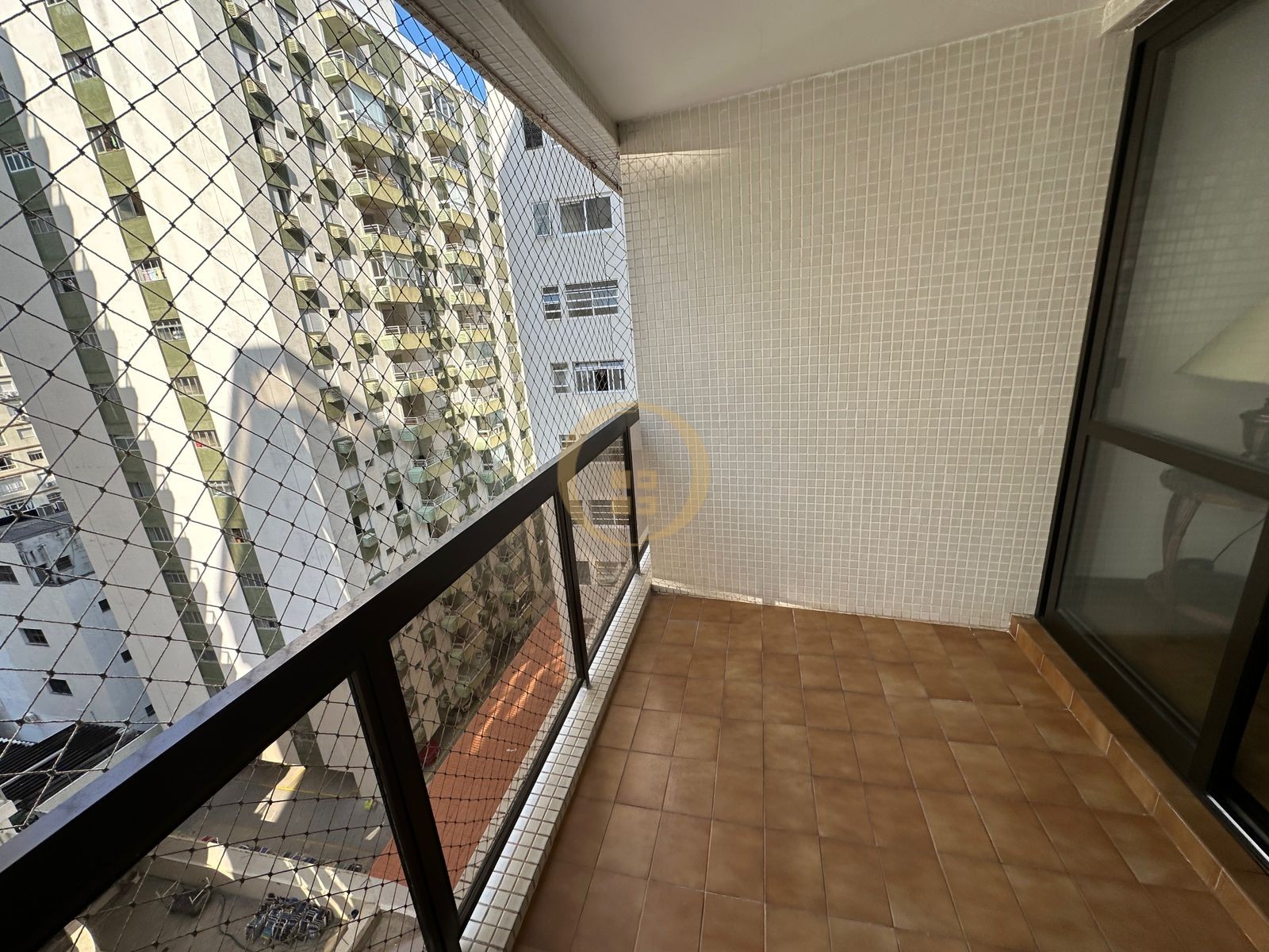 Apartamento na Praia das Pitangueiras, Guarujá - SP
