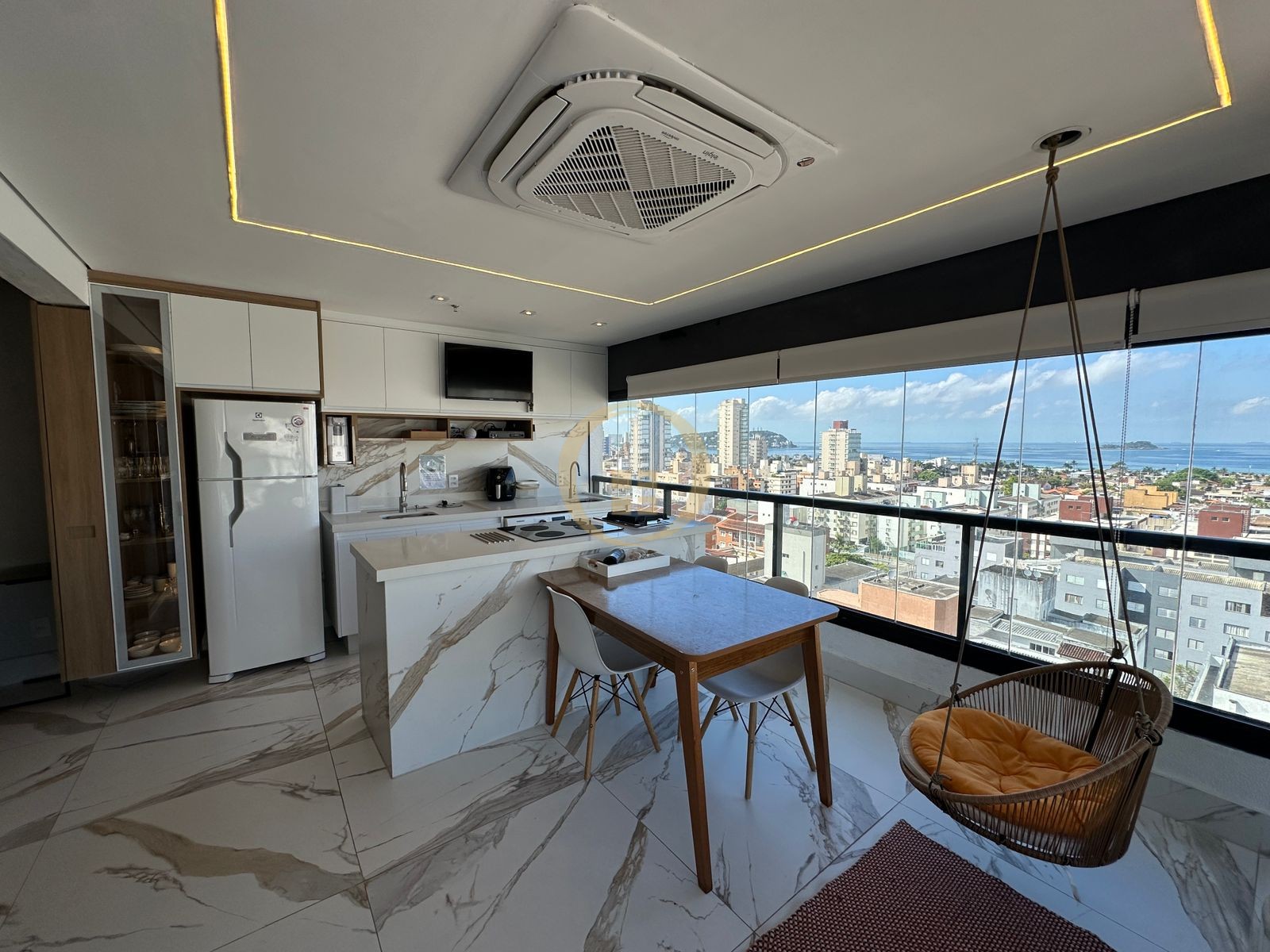 Apartamento na Praia da Enseada, Guarujá - SP