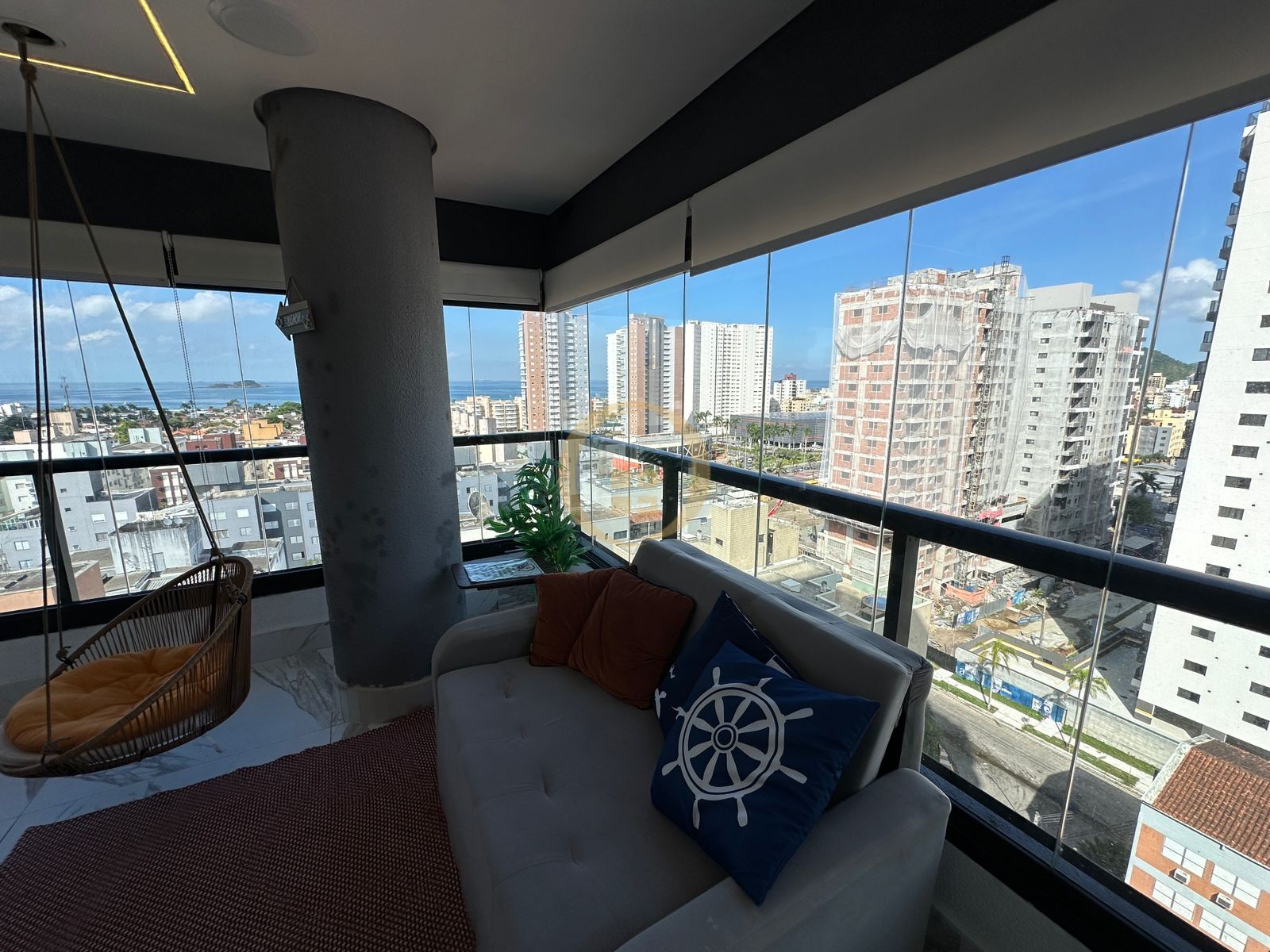Apartamento na Praia da Enseada, Guarujá - SP