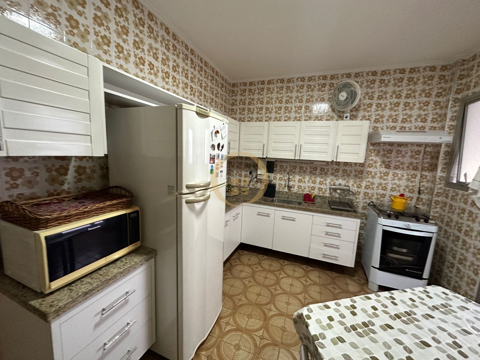 Apartamento na Praia das Pitangueiras, Guarujá - SP