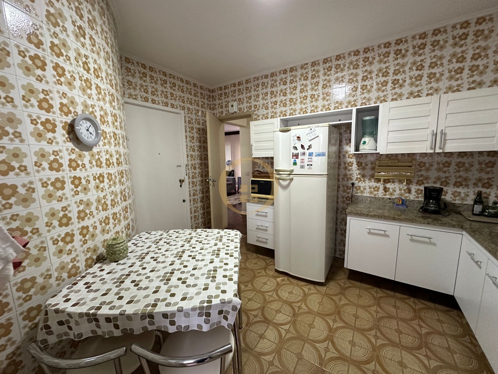 Apartamento na Praia das Pitangueiras, Guarujá - SP