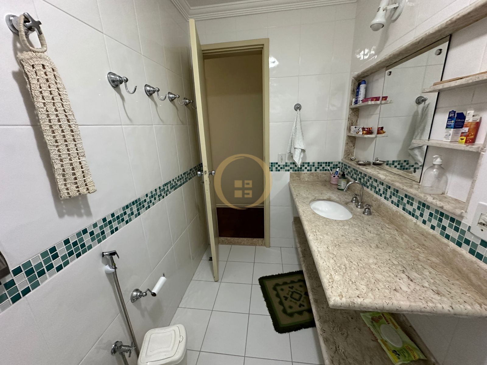 Apartamento na Praia das Pitangueiras, Guarujá - SP