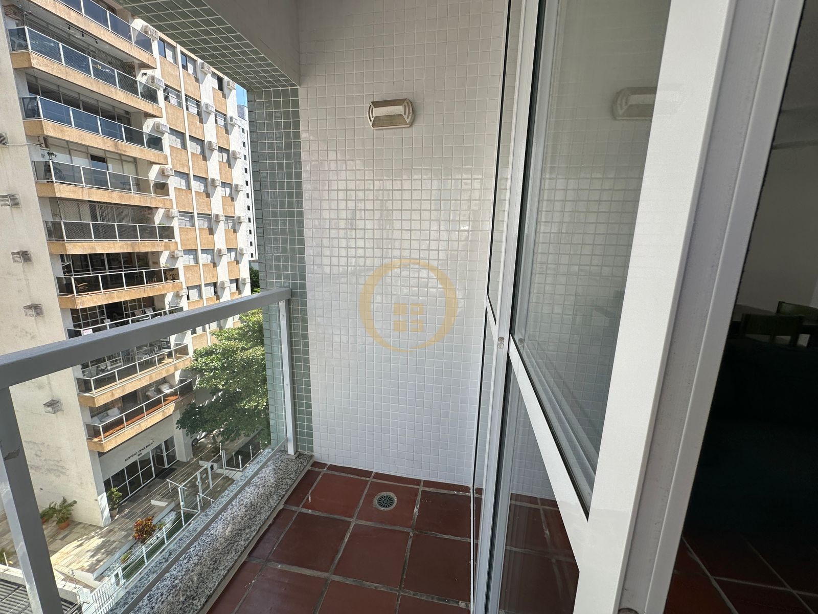 Apartamento na Praia das Pitangueiras, Guarujá - SP