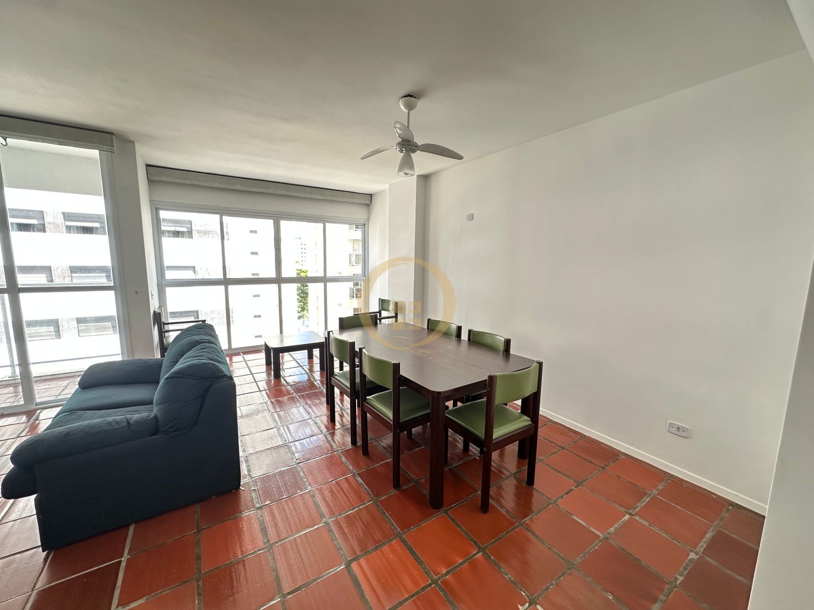 Apartamento na Praia das Pitangueiras, Guarujá - SP