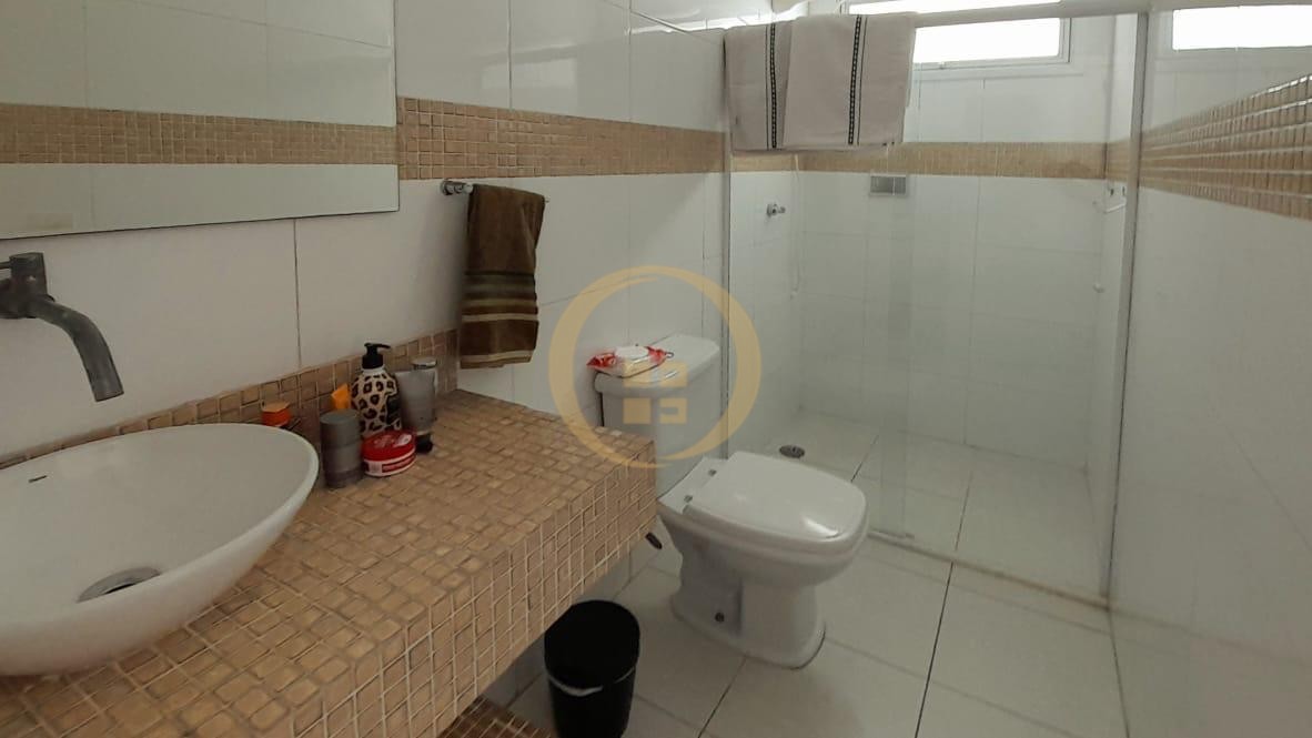 Casa em Condomínio na Praia da Enseada, Guarujá - SP