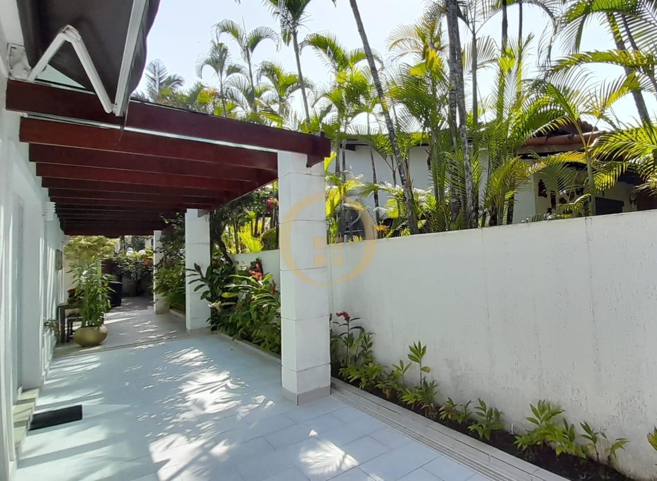 Casa em Condomínio na Praia da Enseada, Guarujá - SP