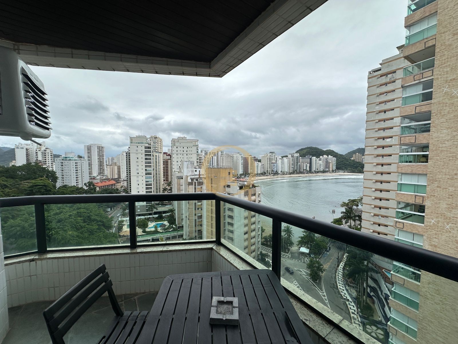 Apartamento na Praia das Astúrias, Guarujá - SP