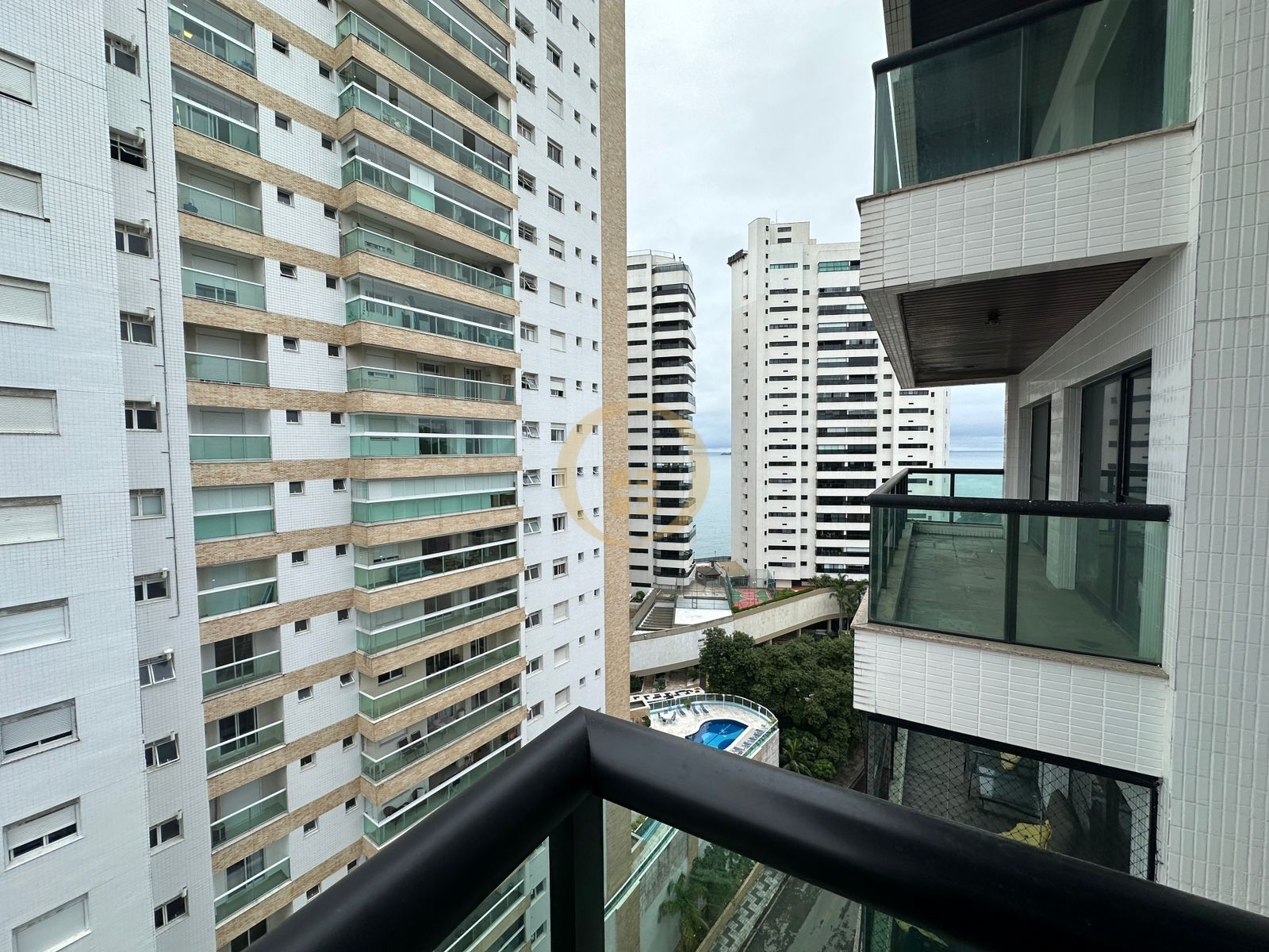 Apartamento na Praia das Astúrias, Guarujá - SP