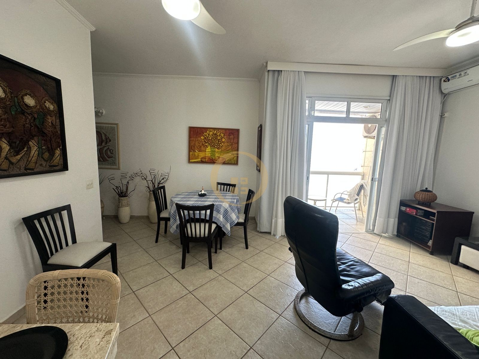 Apartamento Frente ao Mar nas Pitangueiras, Guarujá - SP