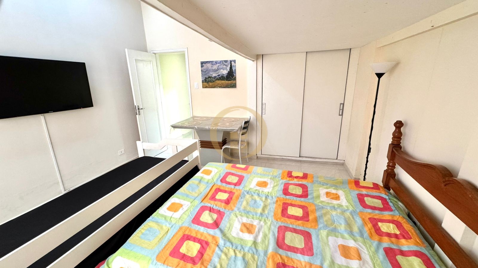 Apartamento na Praia das Pitangueiras, Guarujá - SP