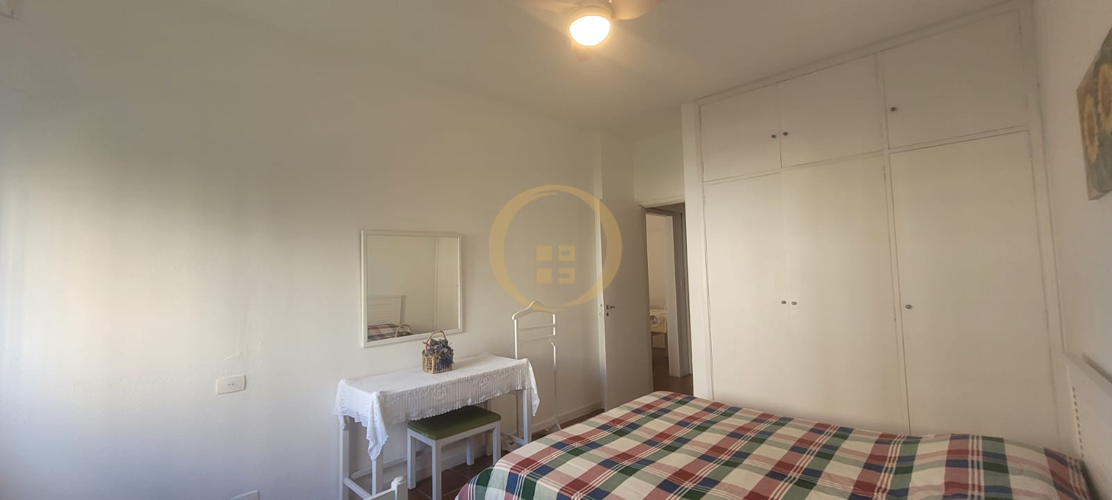 Apartamento na Praia das Pitangueiras, Guarujá - SP