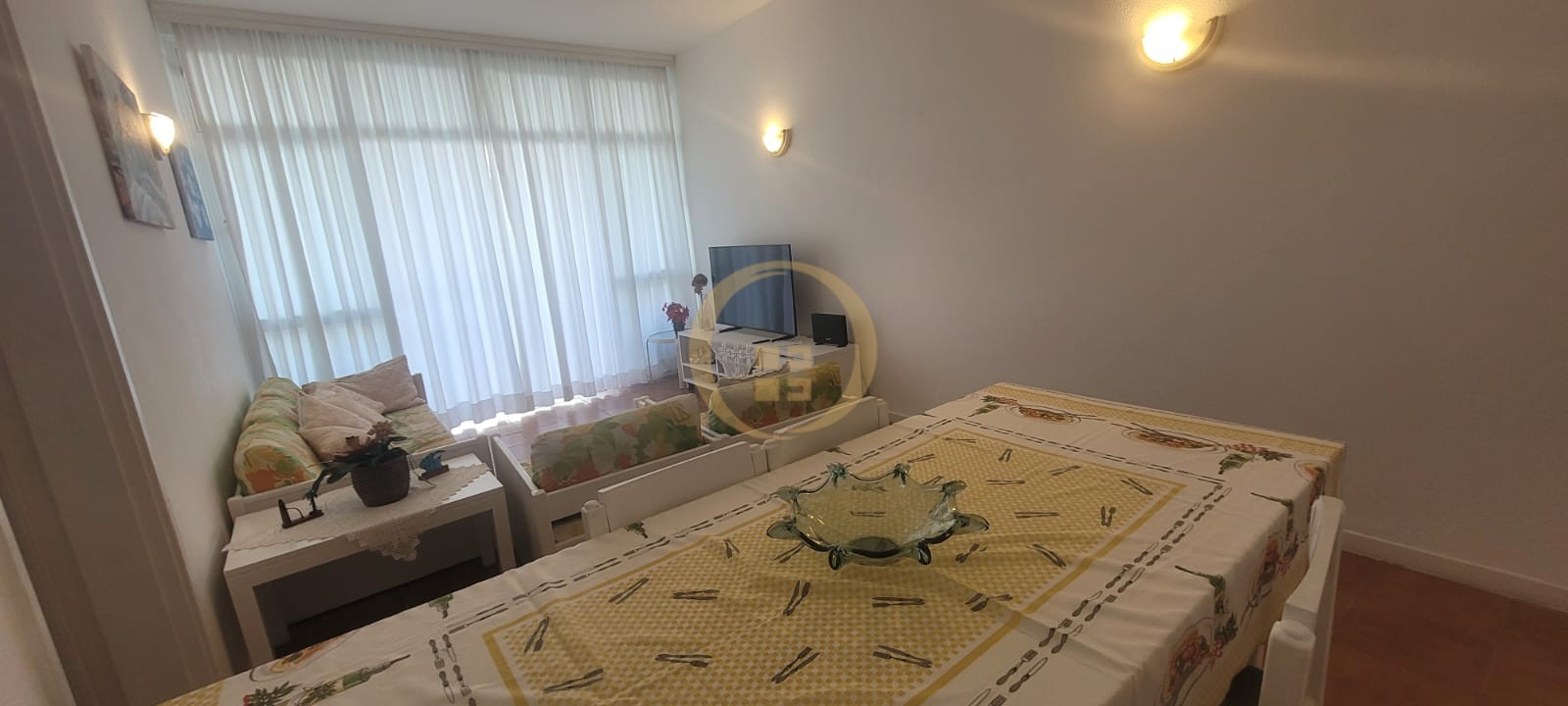 Apartamento na Praia das Pitangueiras, Guarujá - SP