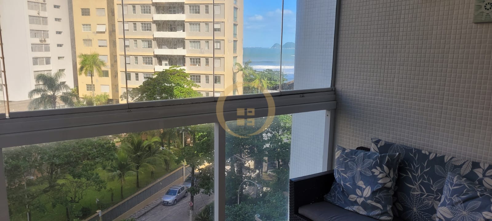 Apartamento na Praia das Pitangueiras, Guarujá - SP
