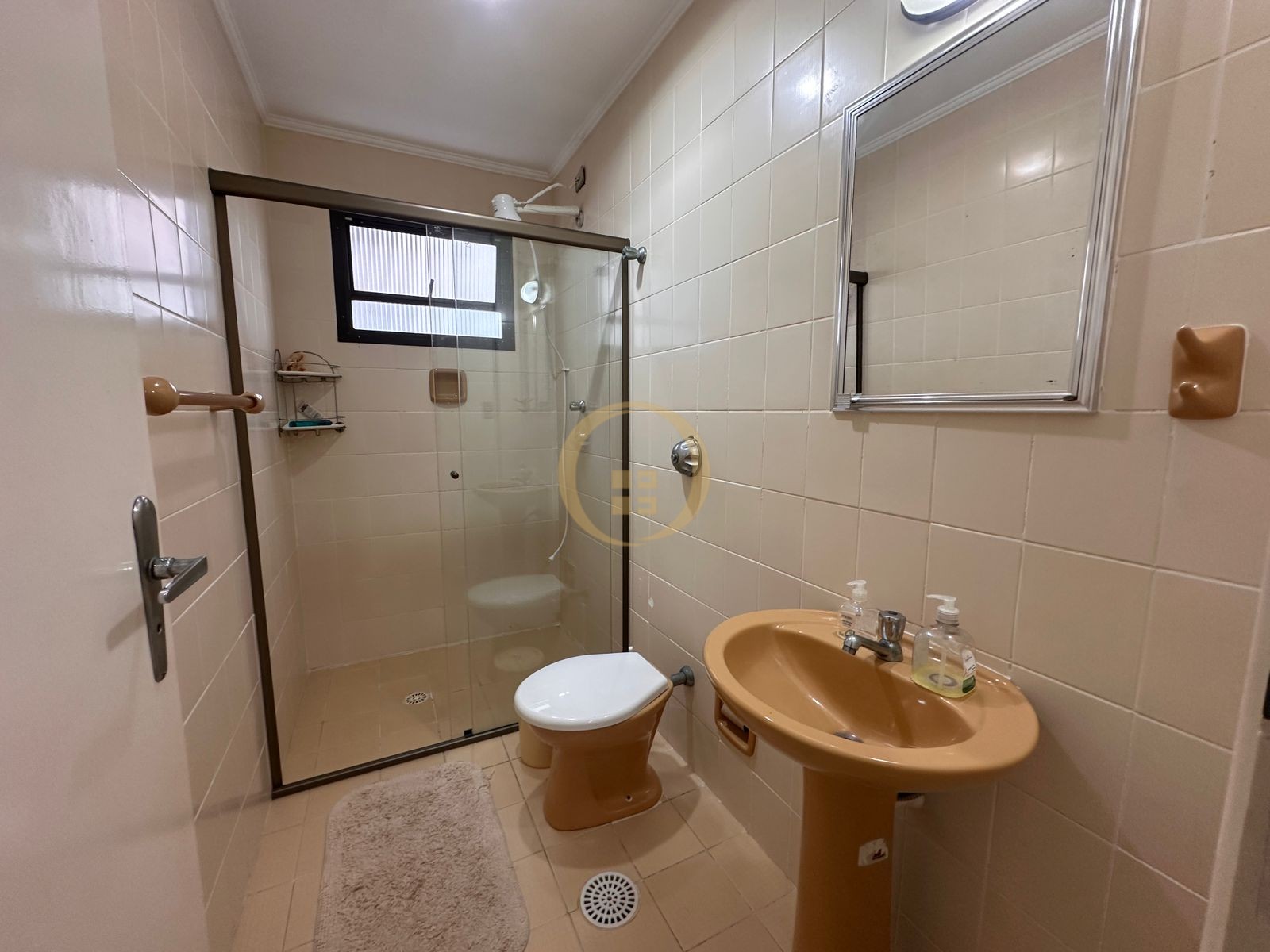 Apartamento na Praia do Tombo, Guarujá - SP