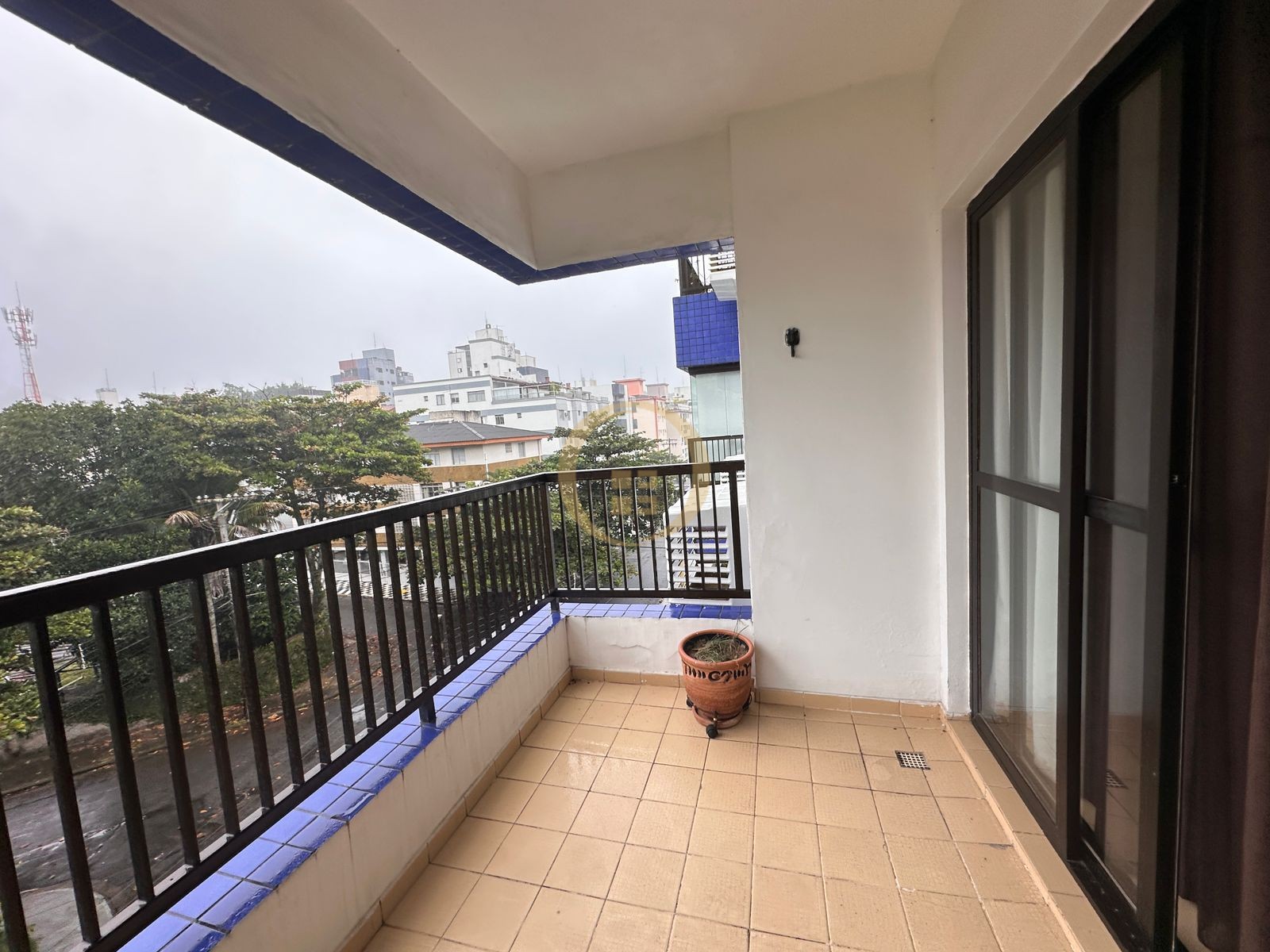 Apartamento na Praia do Tombo, Guarujá - SP