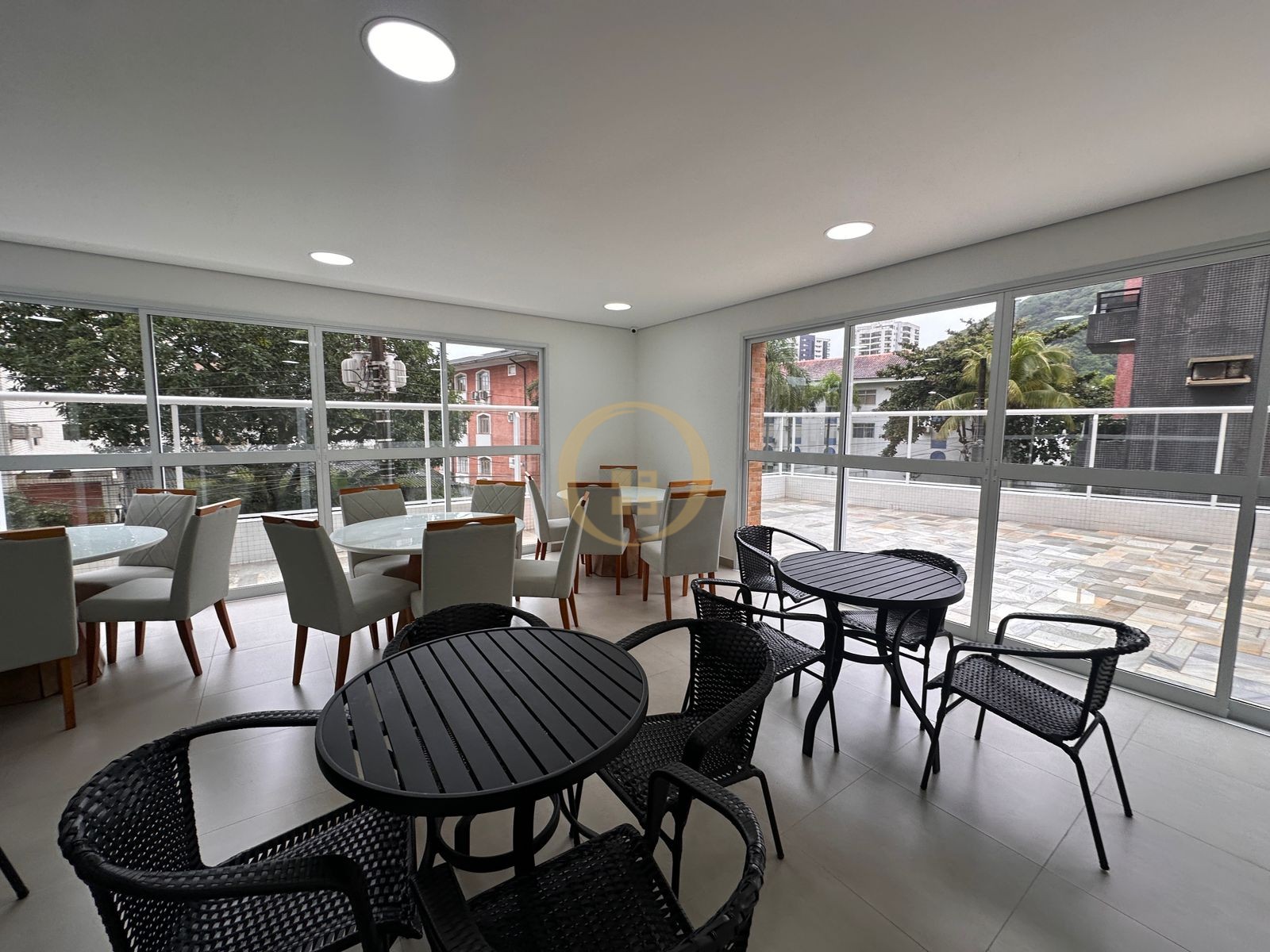 Apartamento na Praia da Enseada, Guarujá - SP
