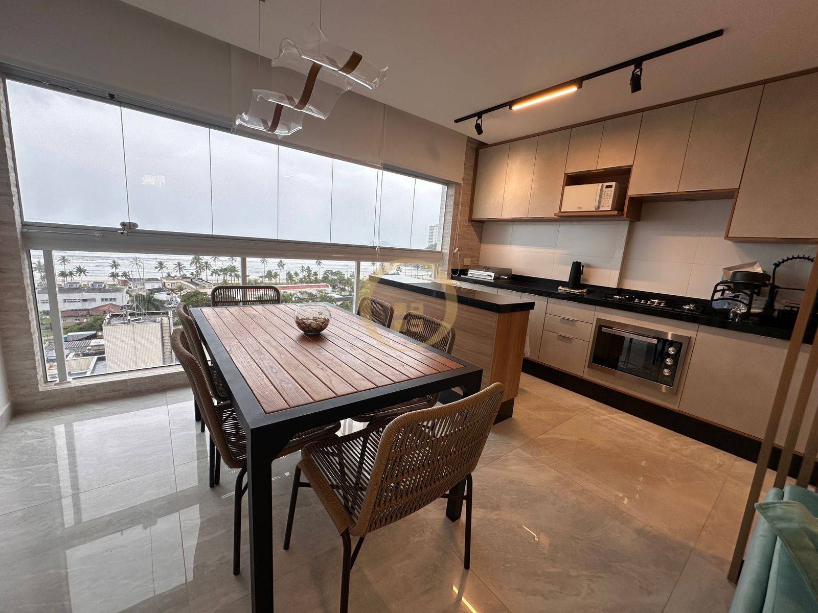 Apartamento na Praia da Enseada, Guarujá - SP
