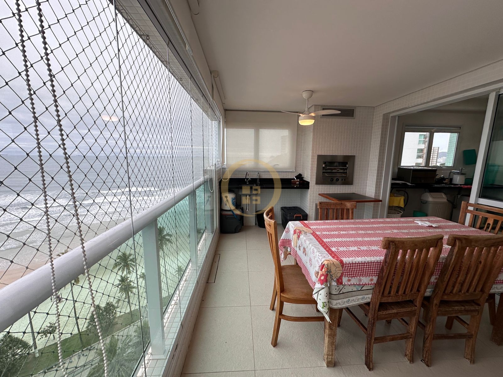 Apartamento na Praia da Enseada, Guarujá - SP