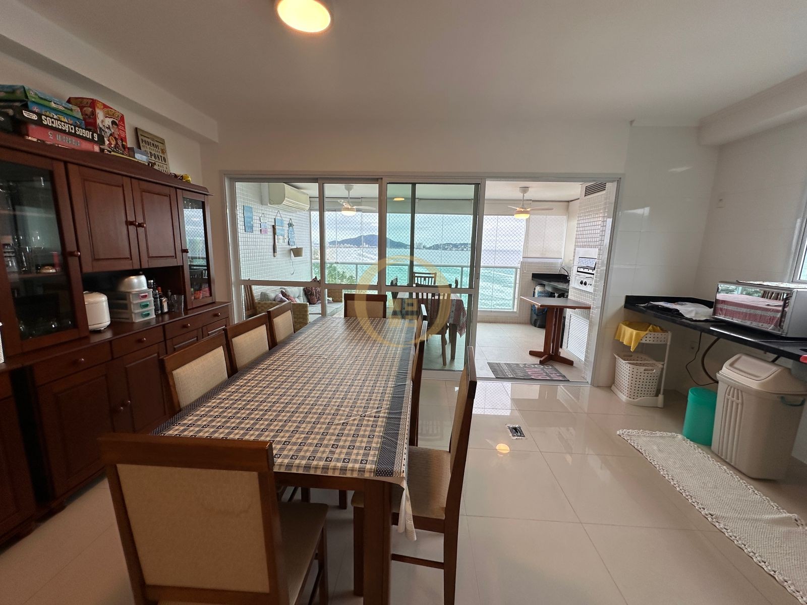 Apartamento na Praia da Enseada, Guarujá - SP