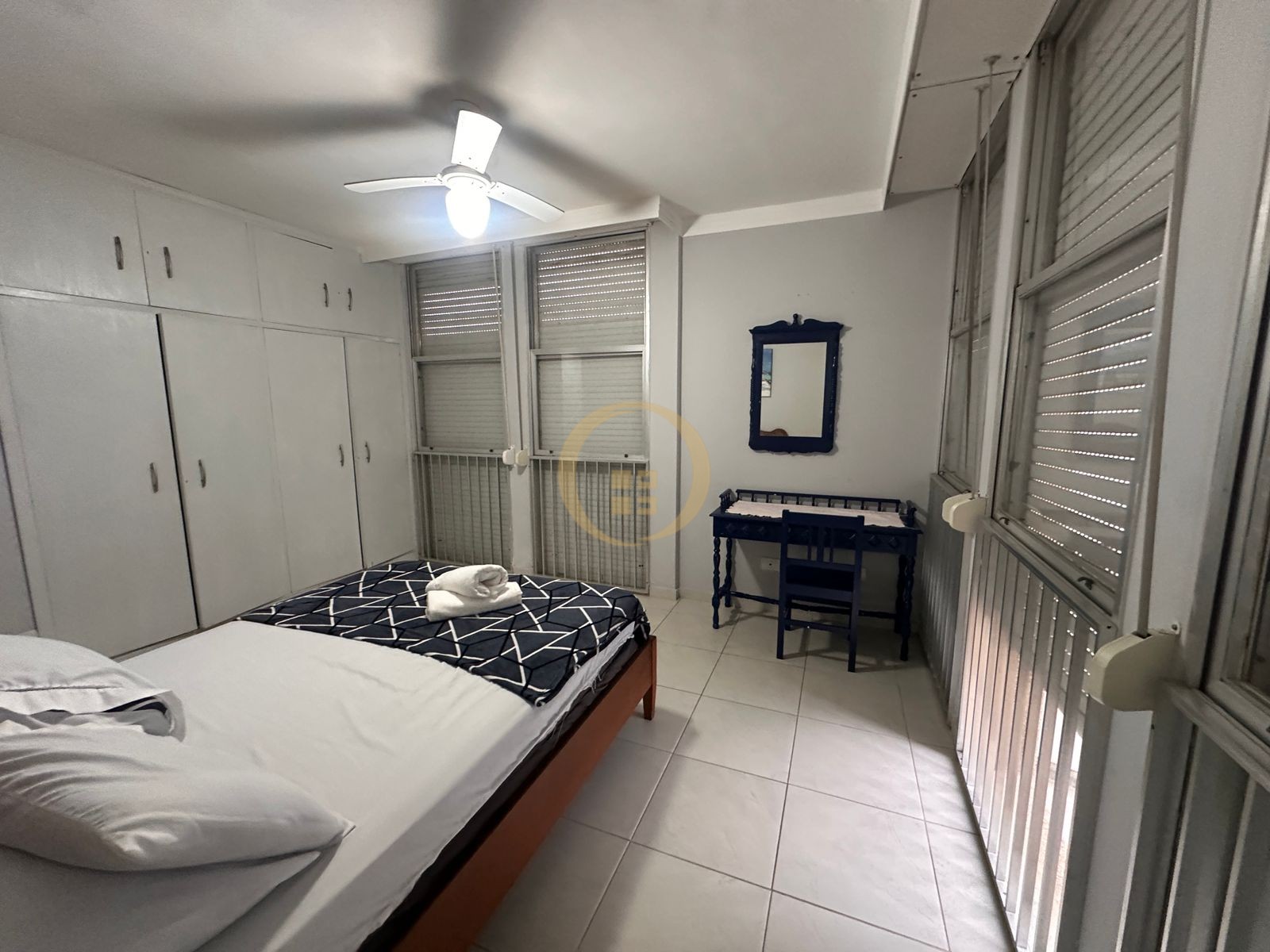 Apartamento na Praia das Pitangueiras, Guarujá - SP