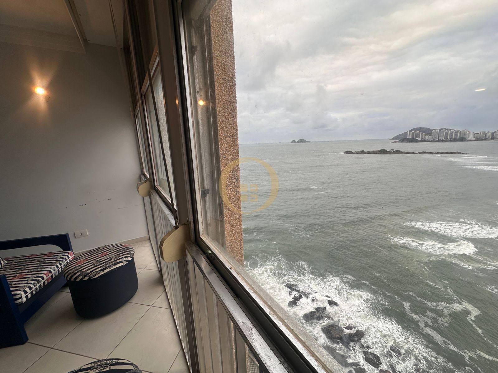 Apartamento na Praia das Pitangueiras, Guarujá - SP